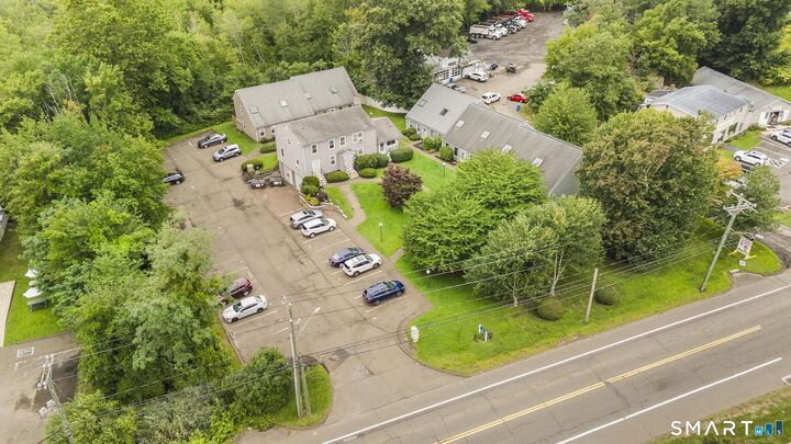 Property Photo:  8 Grove Court 8  CT 06405 