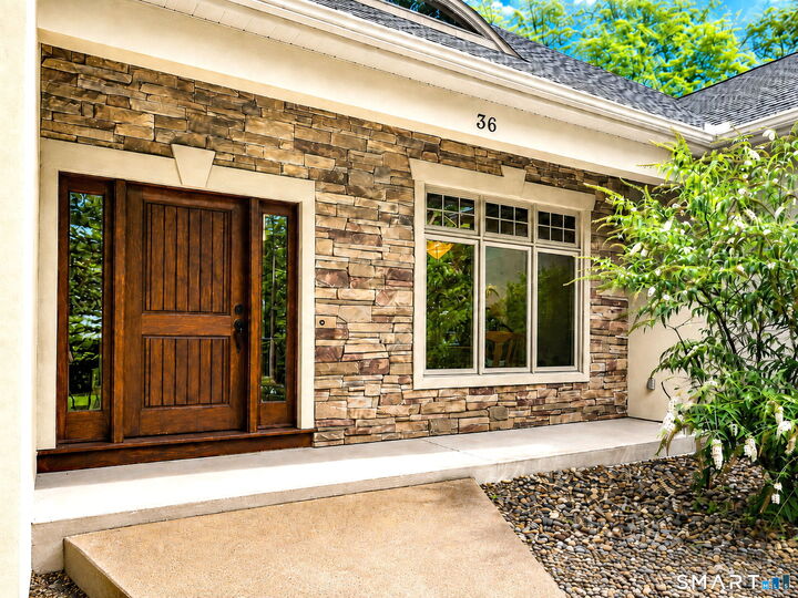 Property Photo:  