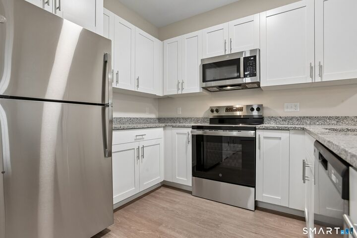 Property Photo:  55 Steele Boulevard 303  CT 06037 