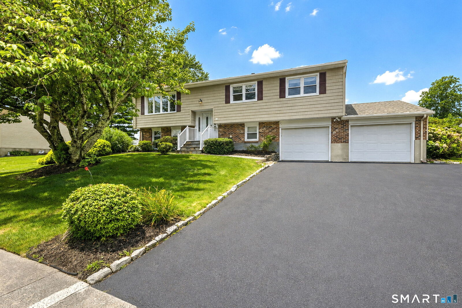 Property Photo:  86 Honey Pot Road  CT 06516 