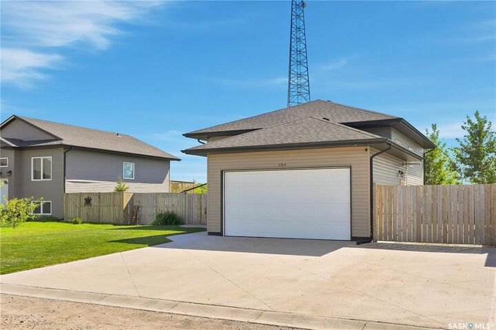 Property Photo:  104 McDonald Street  SK S0K 0A2 