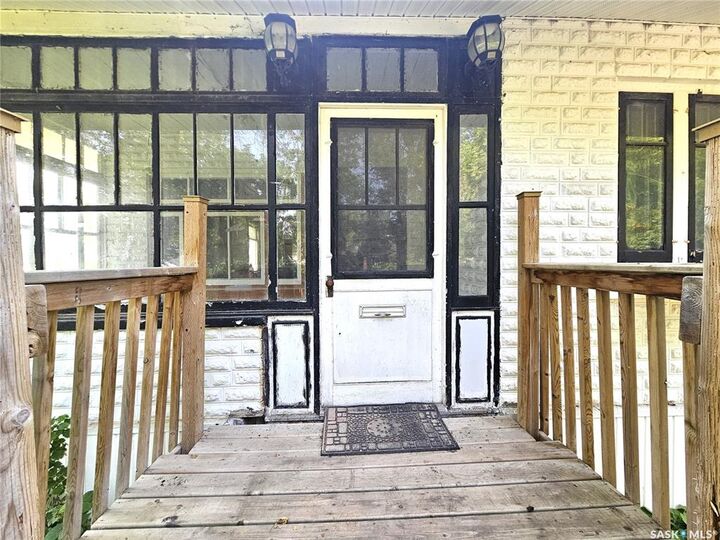 Property Photo:  146 6th Avenue N  SK S3N 0Y1 