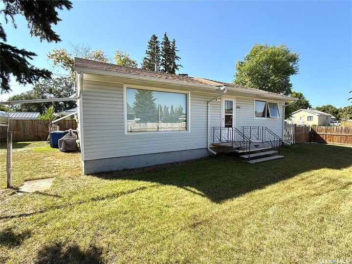 Property Photo: 301 26th Street W SK S0M 0E0