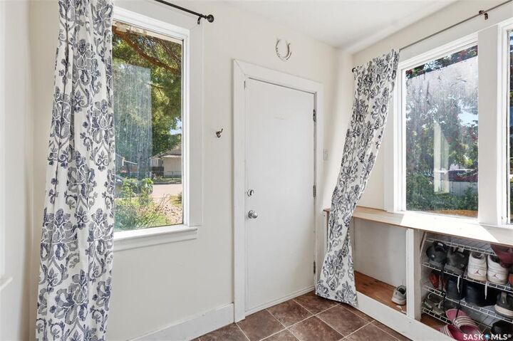 Property Photo: 325 M Avenue N SK S7L 2S4