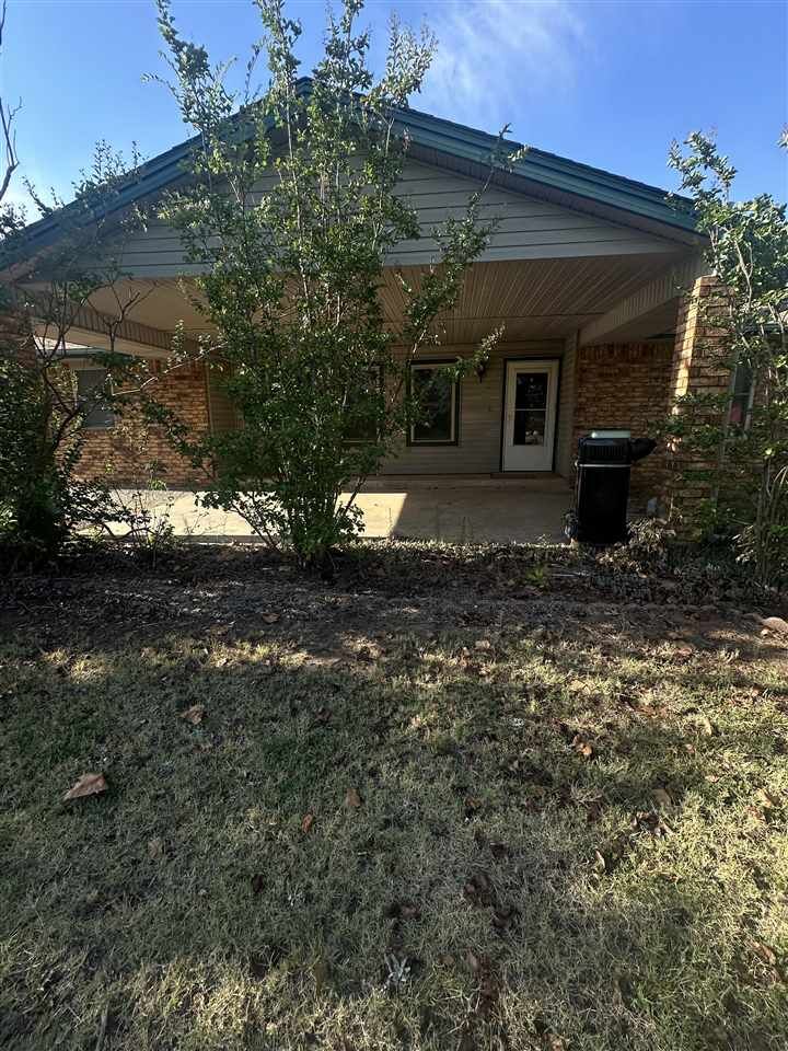 Property Photo:  319 N Shady Lane  OK 74023 