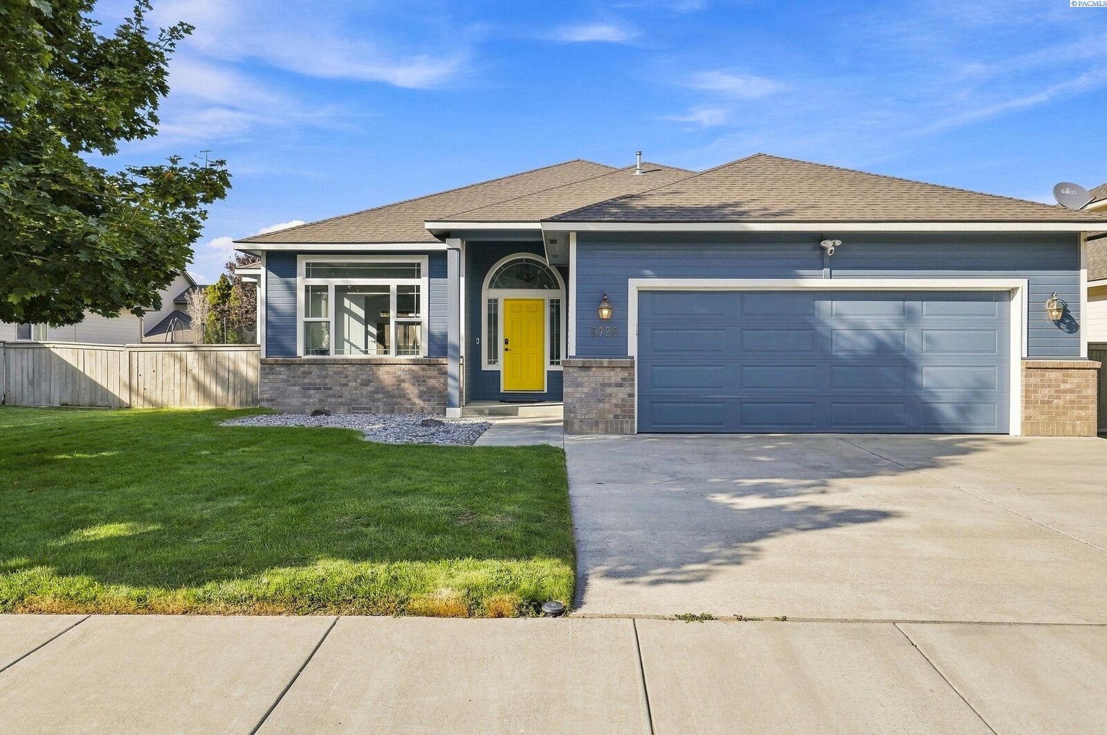 Property Photo:  5720 W 14th Ave  WA 99338 