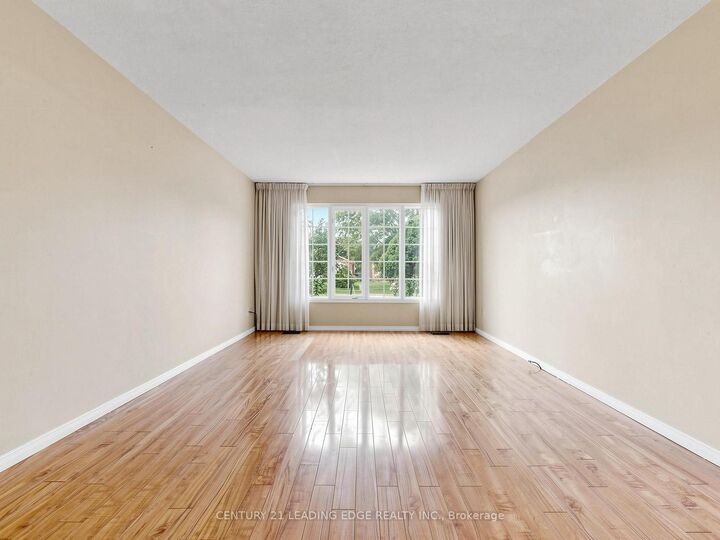 Property Photo: 9 Coates Crescent ON L4E 2M3