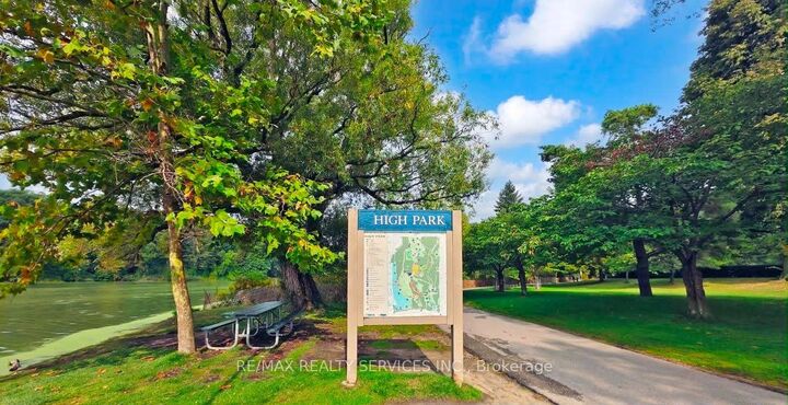 Property Photo:  1638 Bloor Street W 1004  ON M6P 0A6 