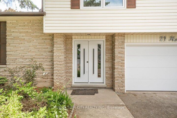 Property Photo: 21 Halliwell Drive ON N2B 2M5