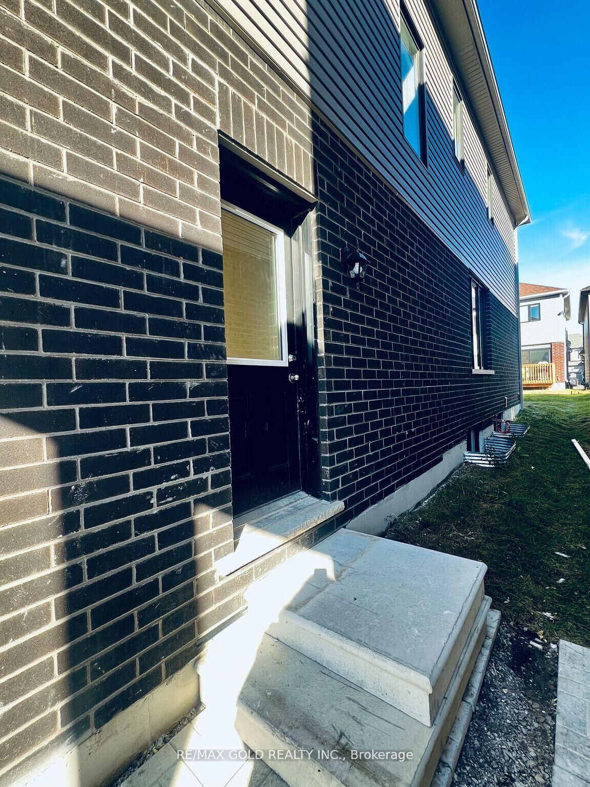 Photo de la propriété: 24 Hylton Drive Unit 1- Basement ON L9J 0W5