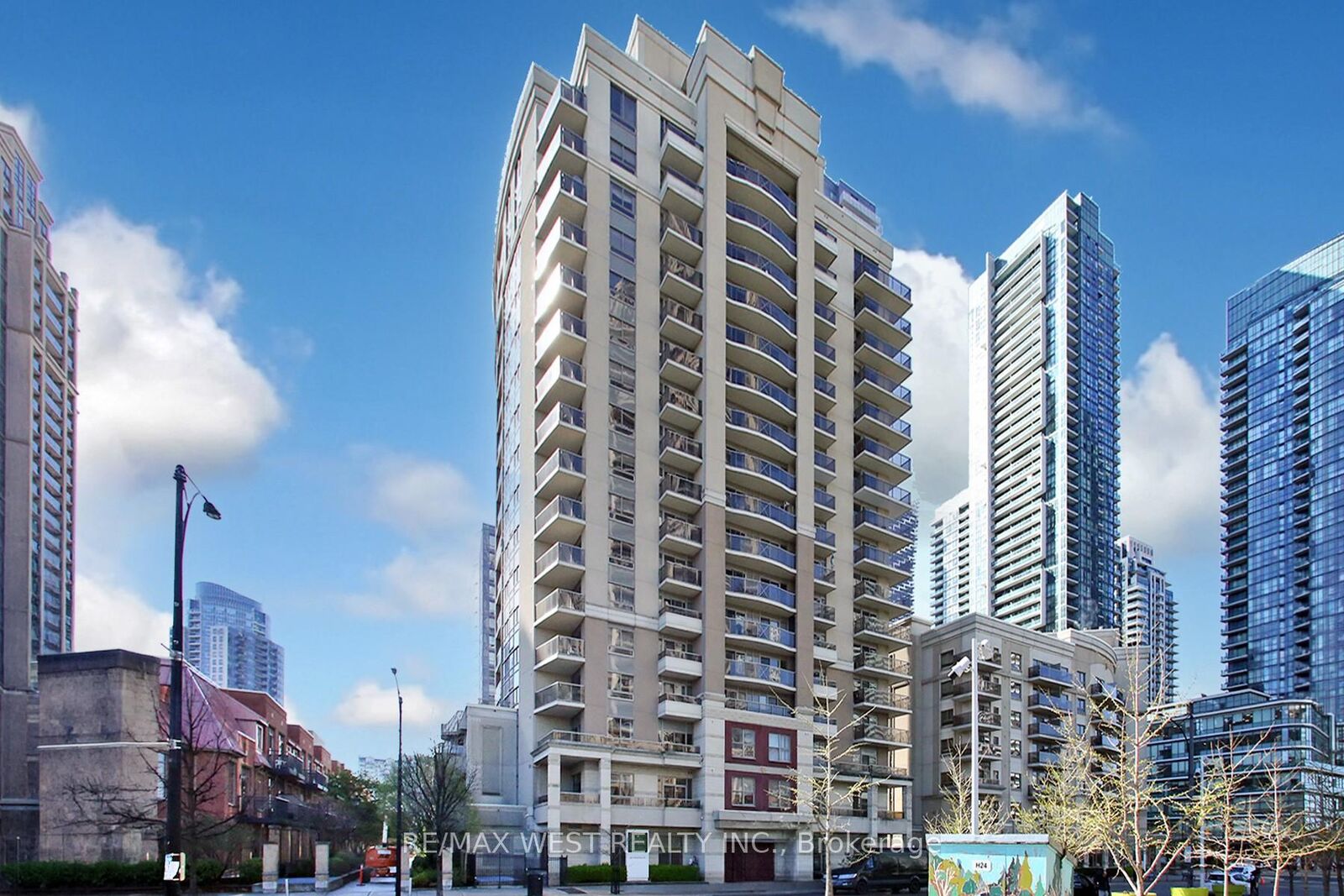 Property Photo:  350 Princess Royal Drive 1101  ON L5B 4N1 