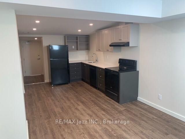 Property Photo:  16 Simcoe Street S Upper  ON L1H 4G2 
