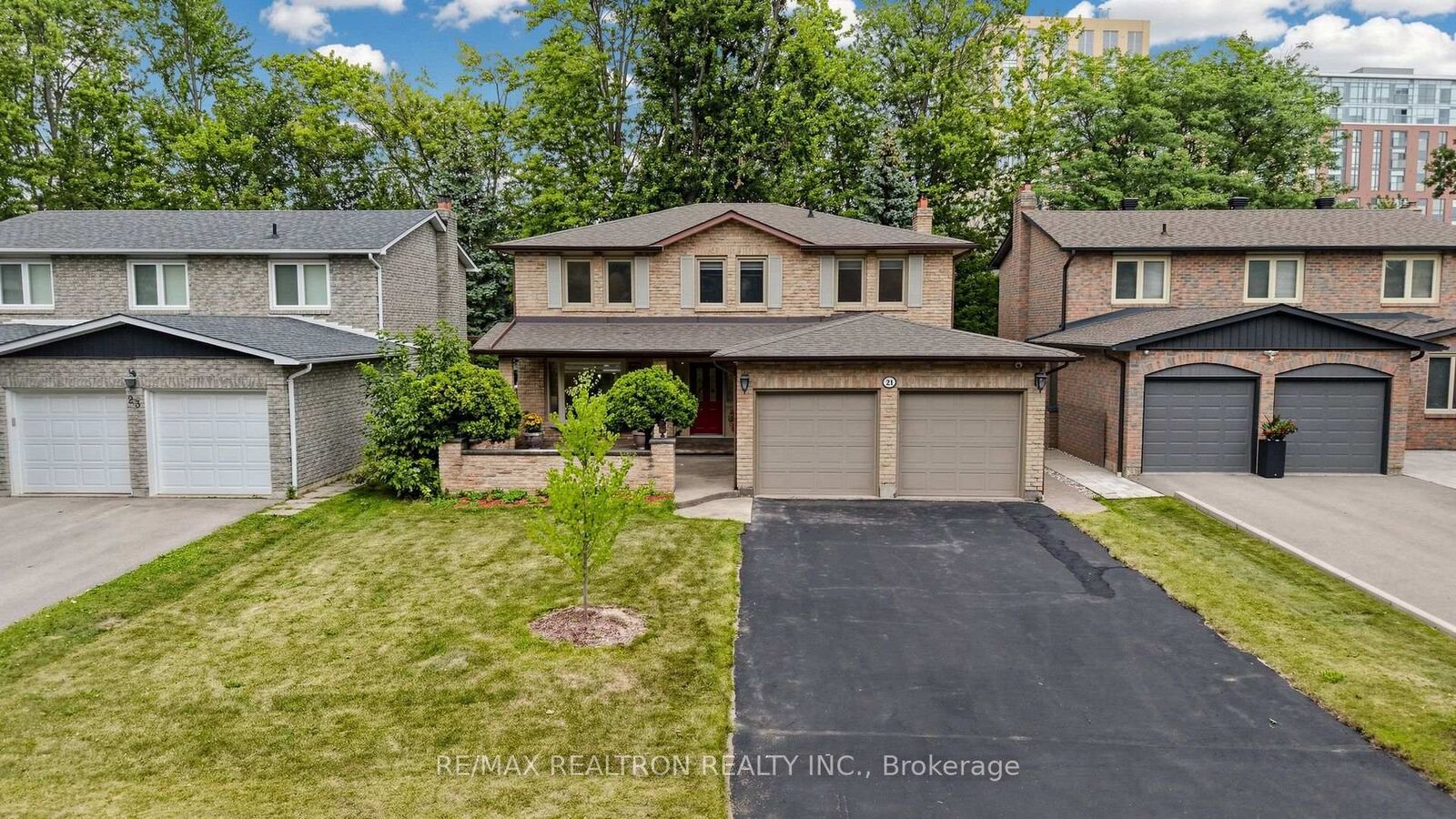 Property Photo: 21 Greentree Road ON L3R 3A9