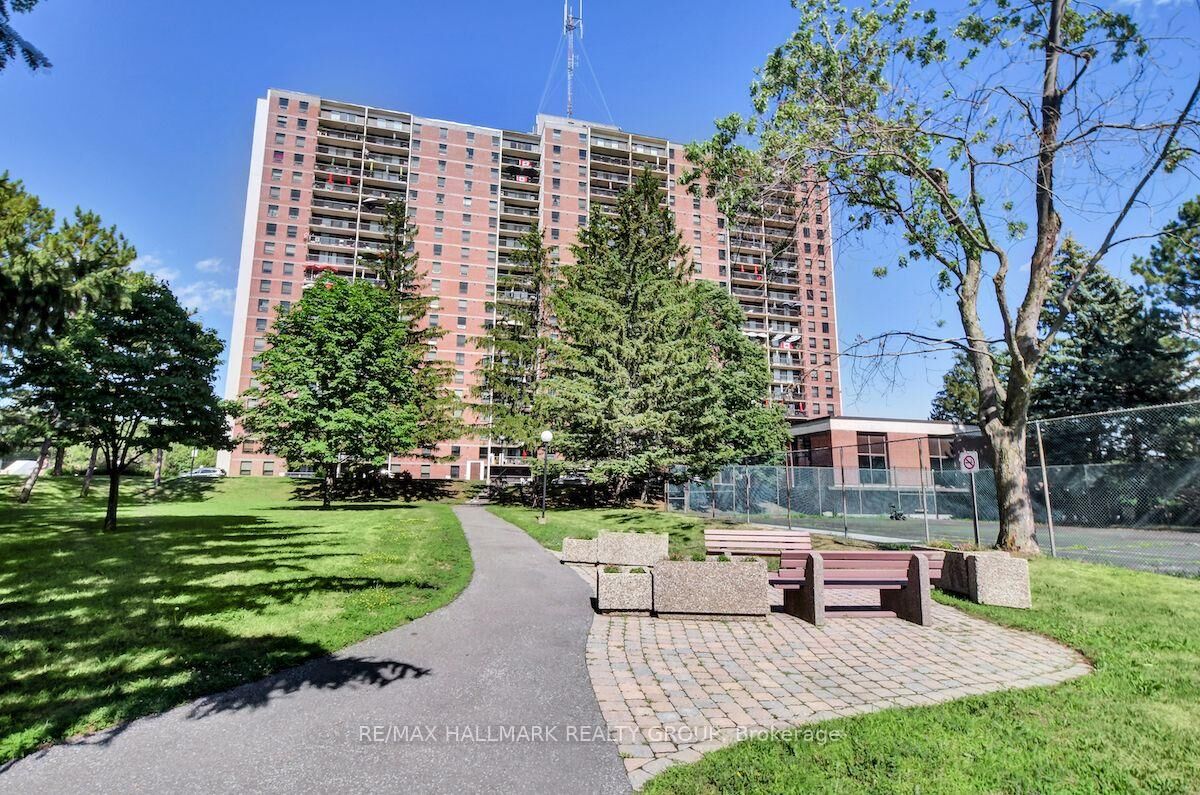 Property Photo:  665 Bathgate Drive 1003  ON K1K 3Y4 
