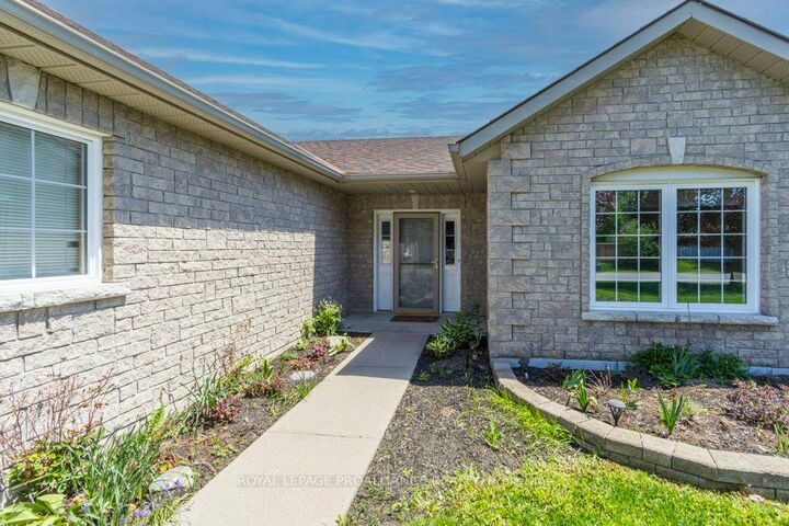 Property Photo:  51 Applewood Drive  ON K0K 1H0 