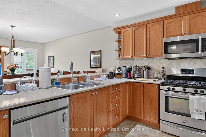 Property Photo:  909 Wentworth Street 2  ON K9J 8R7 