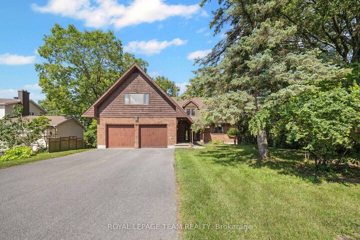 Property Photo: 14 Taunton Place ON K1J 7J6