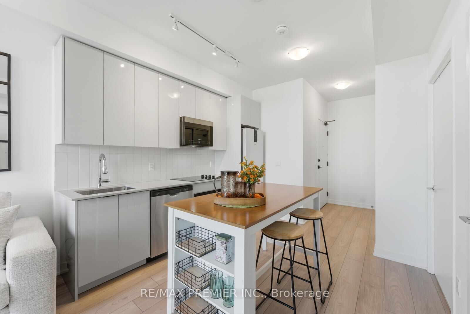 Property Photo:  10 Abeja Street 1512  ON L4K 0R4 