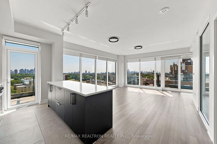 Property Photo:  2525 Bathurst Street 1202  ON M6B 2Y9 