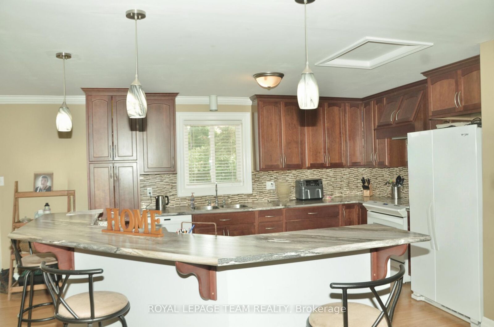 Property Photo:  12078 Lakeshore Drive E  ON K0C 1X0 