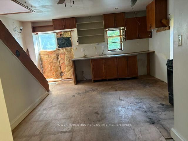 Property Photo:  35 Pinhey Street  ON K1Y 1T3 