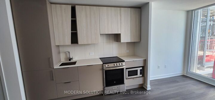 Property Photo:  3900 Confederation Parkway 224  ON L5B 0M3 