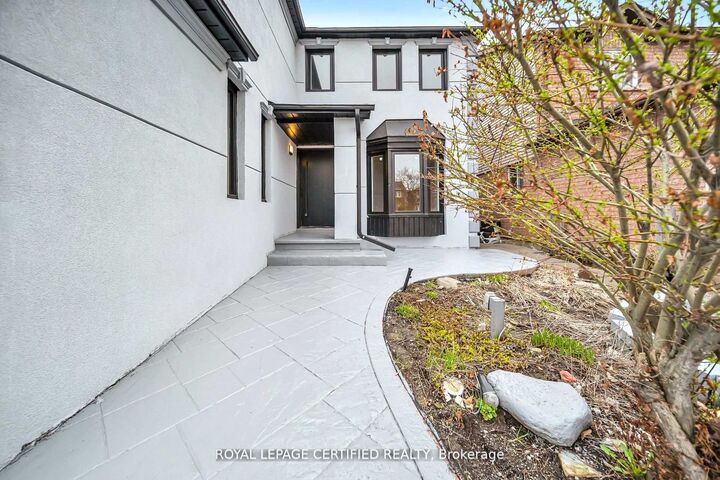 Property Photo: 6062 Prairie Circle ON L5N 5C5