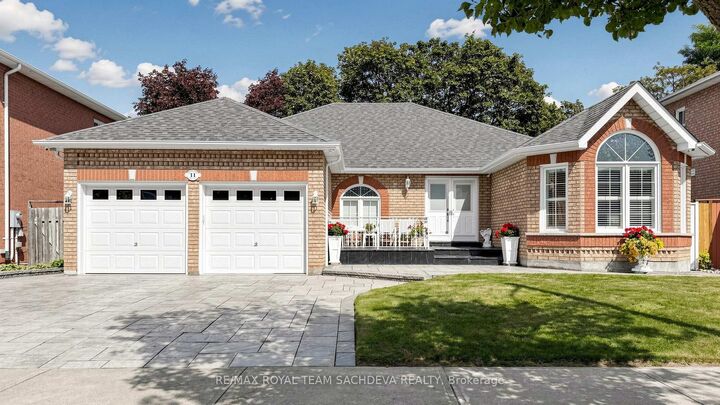 11 Devonridge Crescent — photo 1
