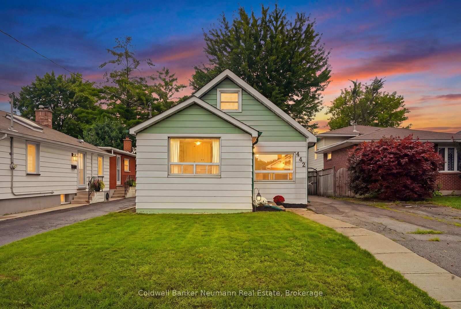 Property Photo: 442 Burdick Place ON N5W 4P6