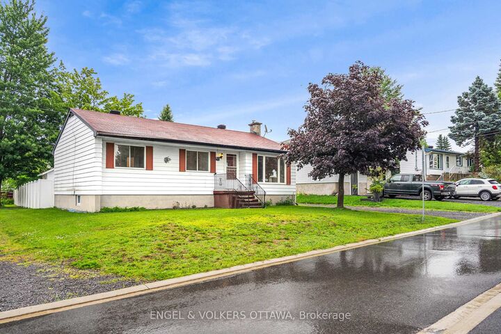 871 Notre Dame Street — photo 1