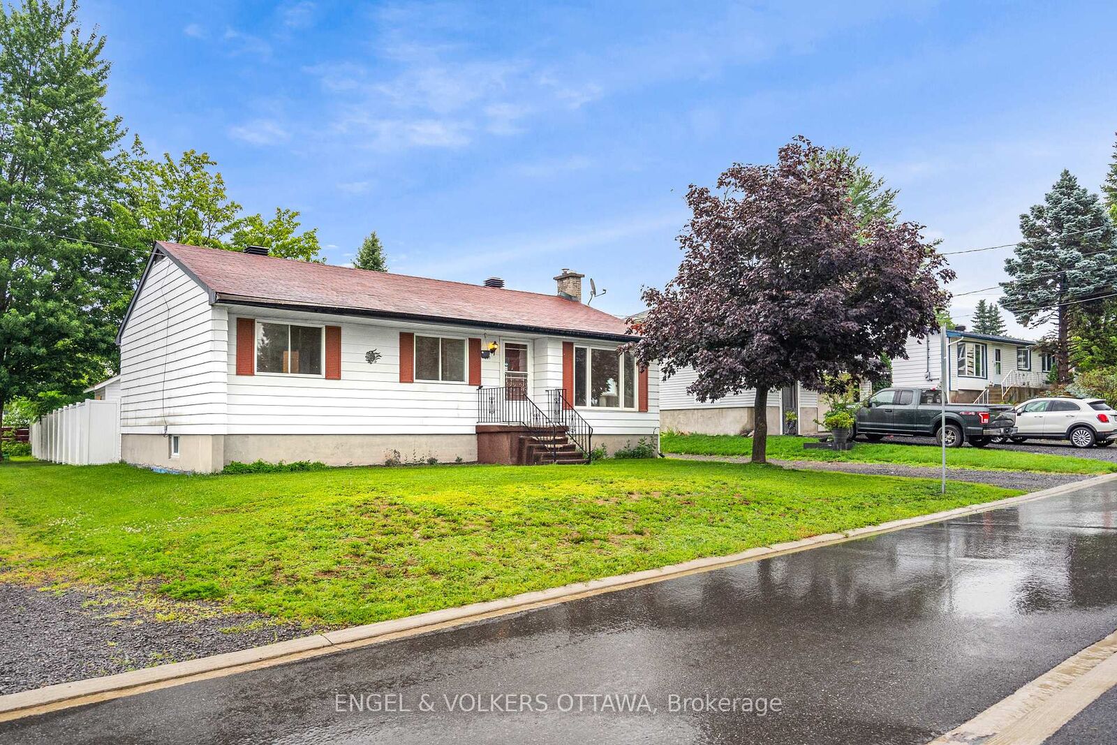 Property Photo:  871 Notre Dame Street  ON K4K 1G3 
