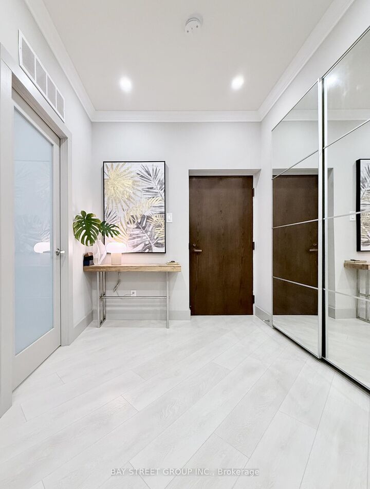 Property Photo: 55 Harbour Square 606 ON M5J 2L1