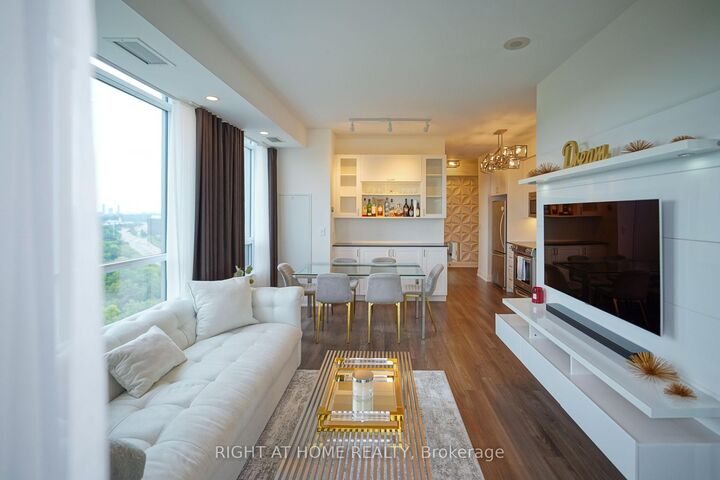 18 Graydon Hall Drive 1509 — photo 1