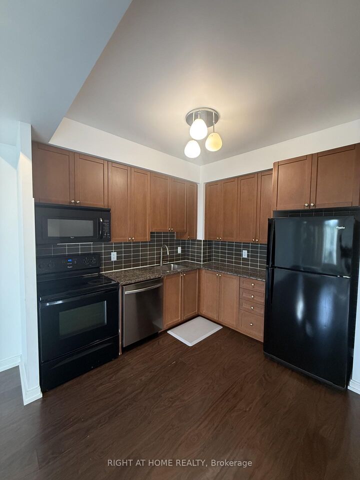 Property Photo:  151 Village Green Square 204  ON M1S 0K5 