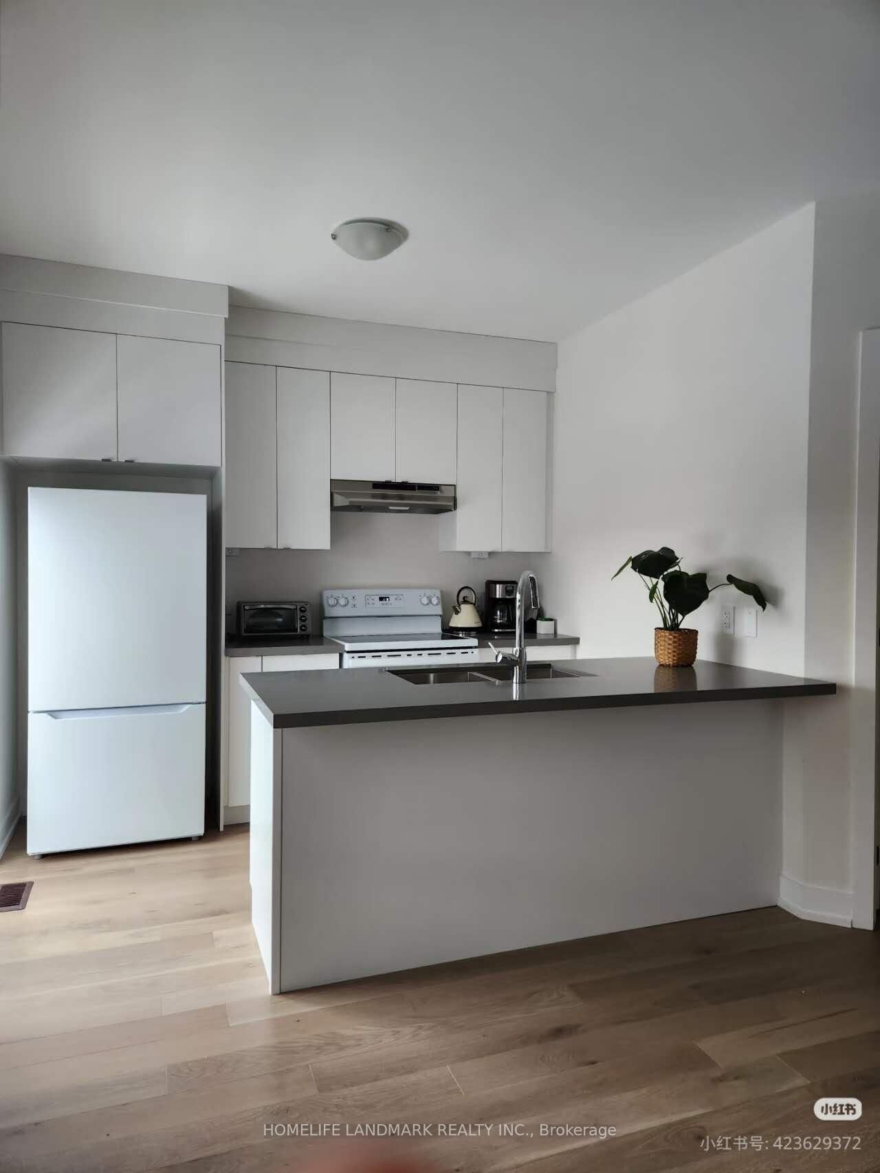 Property Photo:  9416 Bayview Avenue Coach H  ON L4C 5G9 