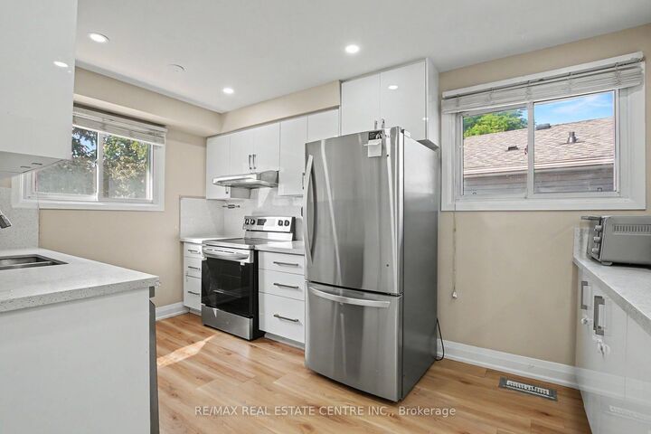 Property Photo: 4 Seaforth Court ON N5V 3L1