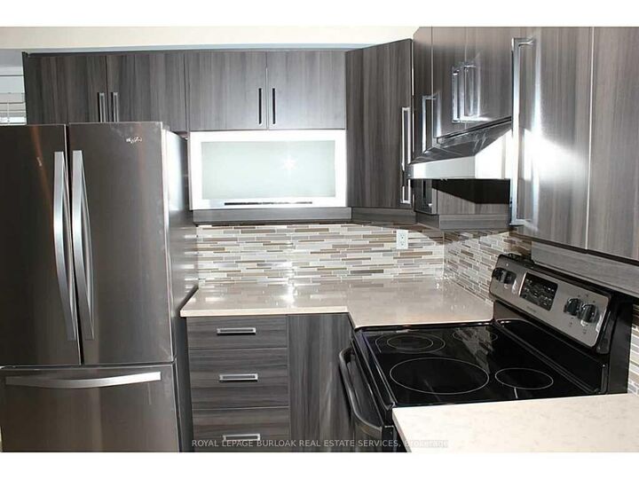 1411 Walker'S Line 401 — photo 1