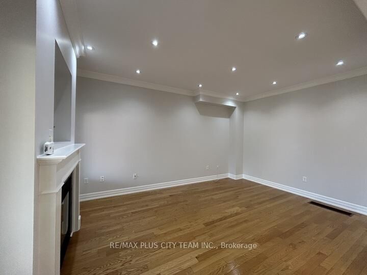 Property Photo:  59 Trish Drive  ON L4E 5C4 