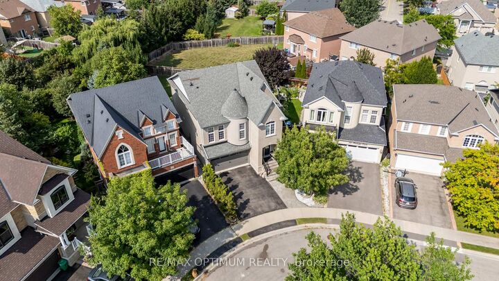 Property Photo: 82 Penbridge Circle ON L7A 2R1