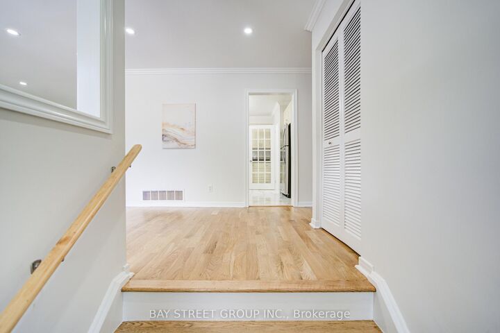 Property Photo: 4 Sir Brandiles Place ON L3P 2Z5