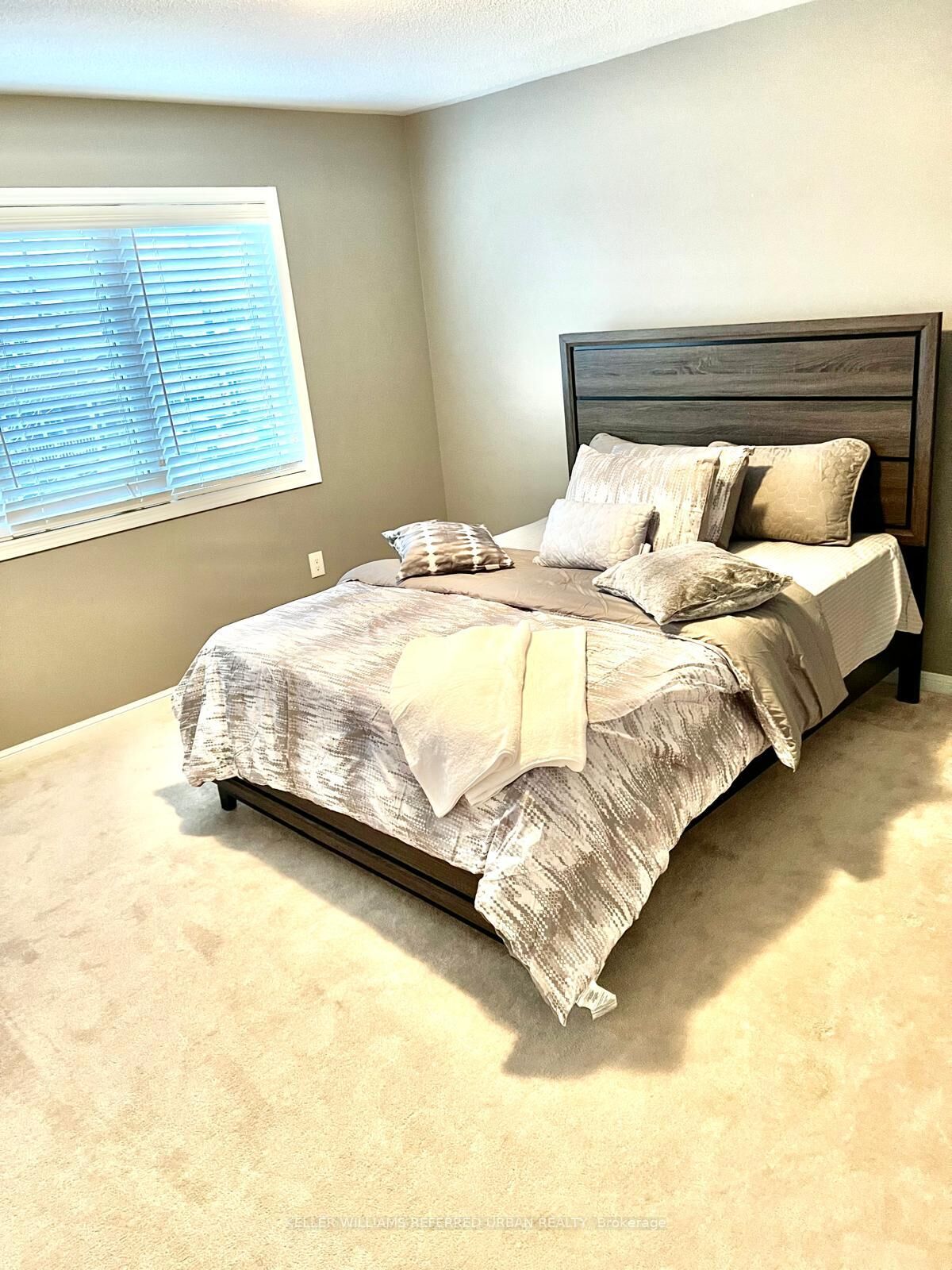 Property Photo:  1063 Farmstead Drive  ON L9T 8G5 