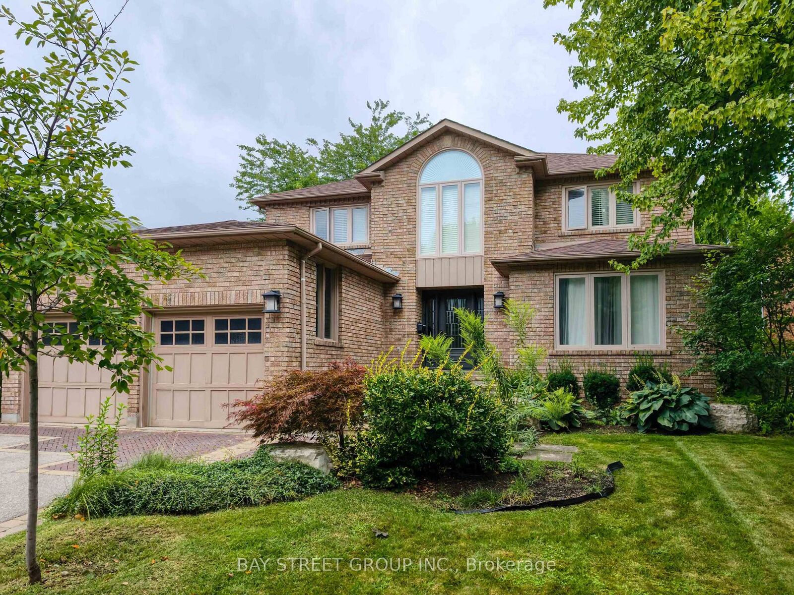 Property Photo:  2191 Dunvegan Avenue  ON L6J 6P2 