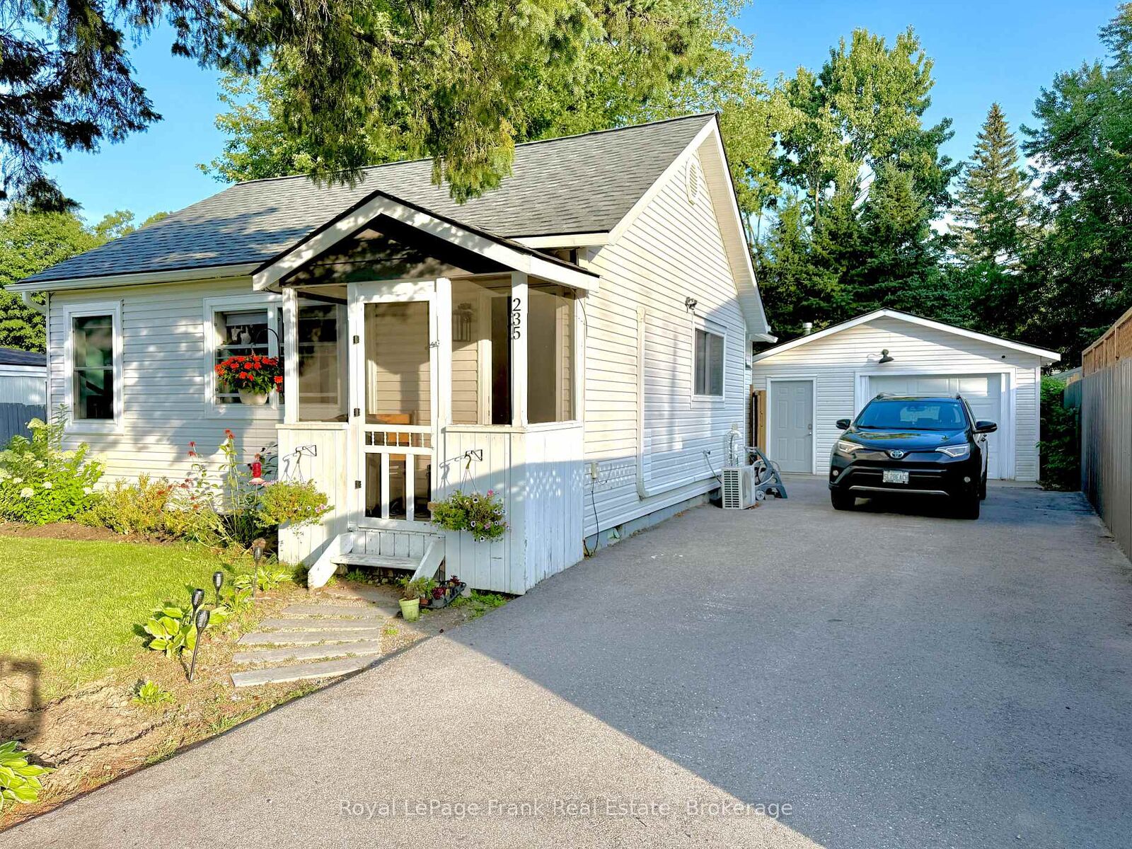 Property Photo:  235 Kingswood Drive  ON P1P 1L6 
