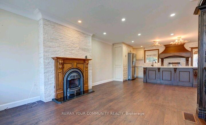 Photo de la propriété:  372 Dixon Boulevard  ON L3Y 5C4 