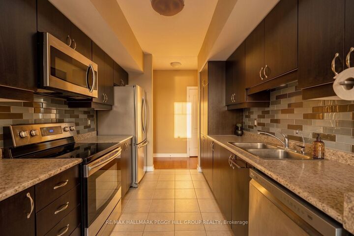 Property Photo:  39 Ferndale Drive S 112  ON L4N 5T5 