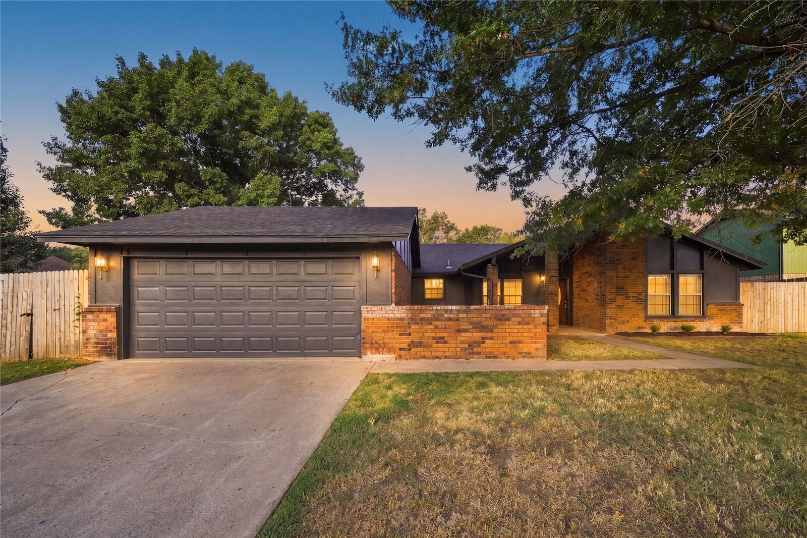 Property Photo:  303 E Gawf Lane  OK 74403 