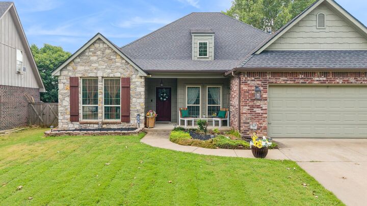 Property Photo: 710 W 40th Street OK 74063