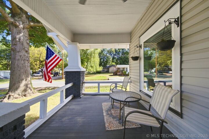 Property Photo:  500 N C Avenue  OK 74020 