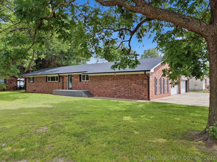 Property Photo:  219 E Ozark Street  OK 74445 