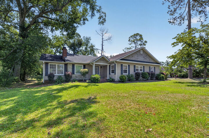Property Photo:  2401 Oak St.  GA 31602 
